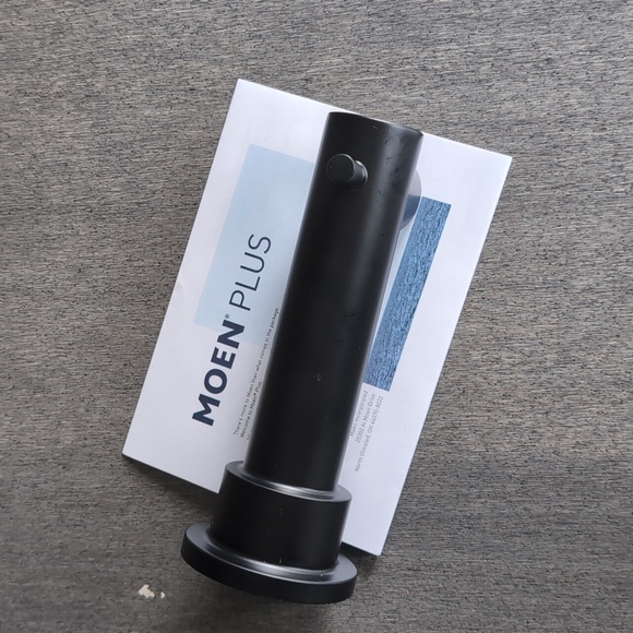 Brand new ! Moen arlys 7 1/2" tub diverter stout mat black bathroom hardware - Picture 2 of 4